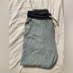 Vuori Old SKOOL sweatpants. Size small.